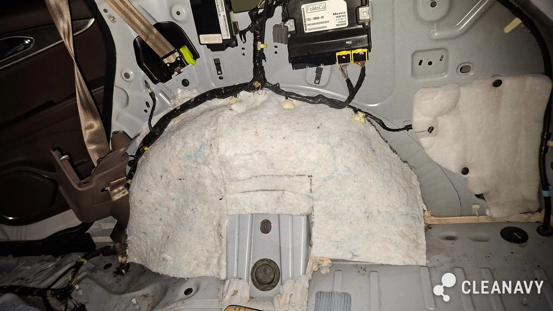 Нова шумоізоляція на арці Lincoln замість ураженої пліснявою, Cleanavy