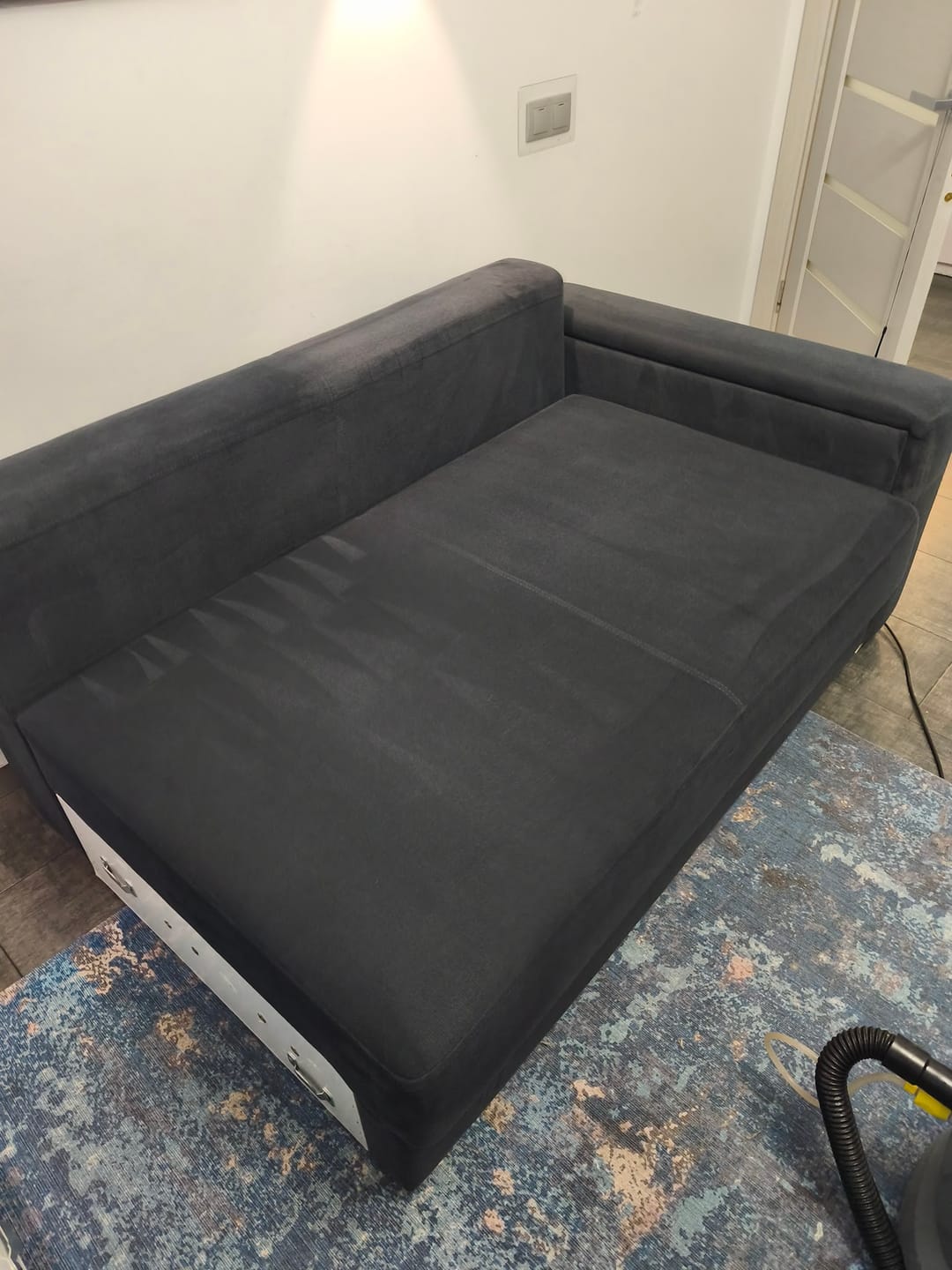 sofa after cleaning, the fabric has regained an even look